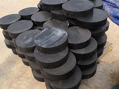 信丰县板式橡胶支座由若干层橡胶片与薄钢板经加压硫化